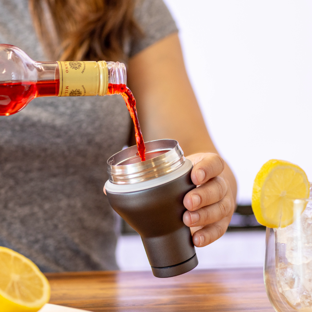 cocktail-shaker-lid-h1 Cocktail_Shaker_lifestyle_2_b714e13d-dd84-4844-956f-11cddc294041.png